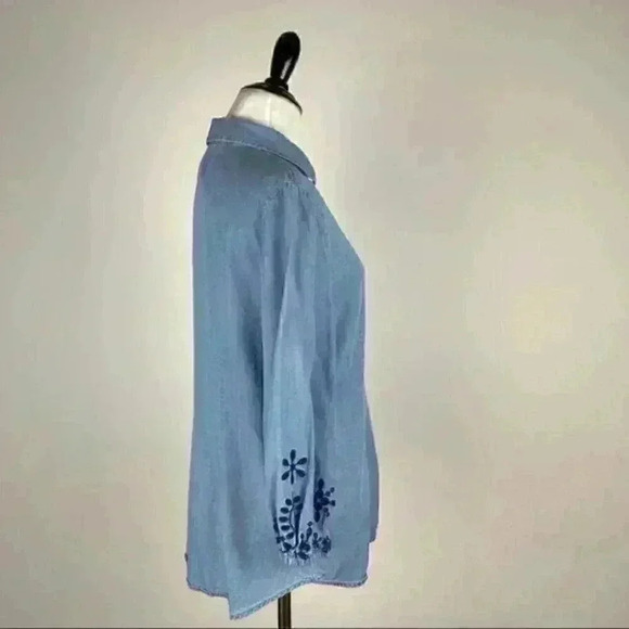 Vision 155 womens top size 6 Blue chambray Floral - Picture 3 of 8